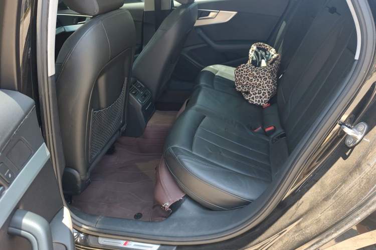 Used Audi A4L 2019 40 TFSI Fashion Edition China VI Emission Standard Left Rear Seat