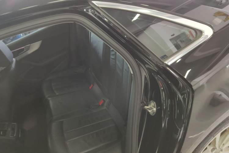 Used Audi A4L 2019 40 TFSI Fashion Edition China VI Emission Standard Left Rear Seat