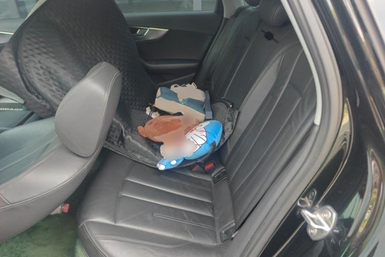 Used Audi A4L 2019 40 TFSI Fashion Edition China VI Emission Standard Left Rear Seat