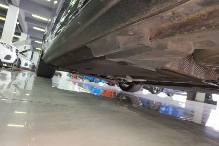 Used Audi A4L 2019 40 TFSI Fashion Edition China VI Emission Standard Left Side Sill
