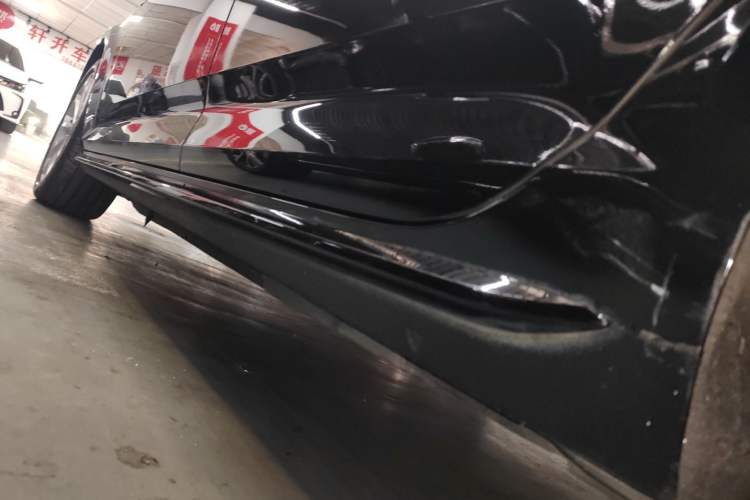 Used Audi A4L 2019 40 TFSI Fashion Edition China VI Emission Standard Left Side Sill