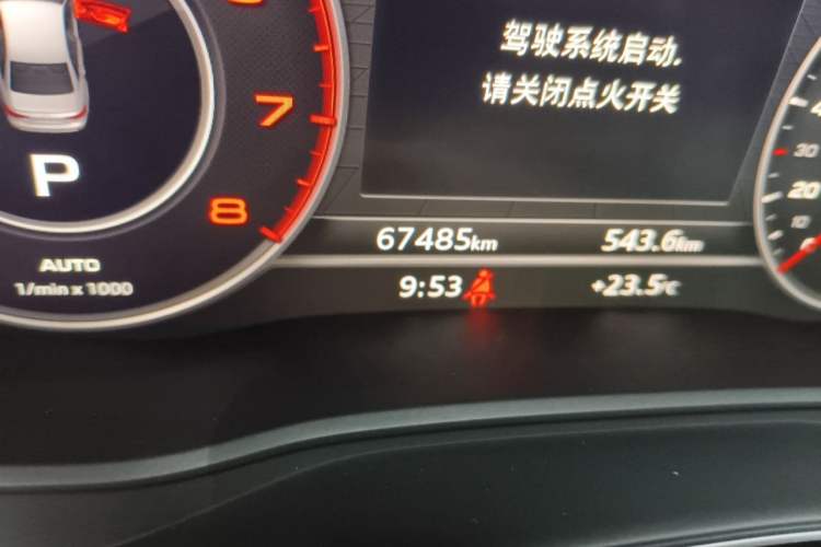 Used Audi A4L 2019 40 TFSI Fashion Edition China VI Emission Standard Odometer Close Up