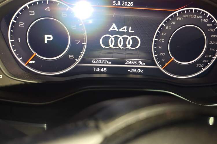 Used Audi A4L 2019 40 TFSI Fashion Edition China VI Emission Standard Odometer Close Up
