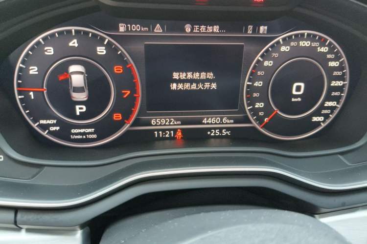 Used Audi A4L 2019 40 TFSI Fashion Edition China VI Emission Standard Odometer Close Up