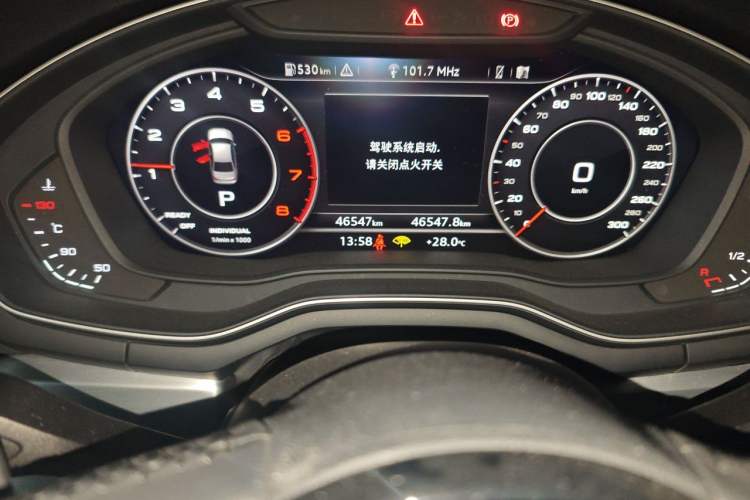 Used Audi A4L 2019 40 TFSI Fashion Edition China VI Emission Standard Odometer Close Up