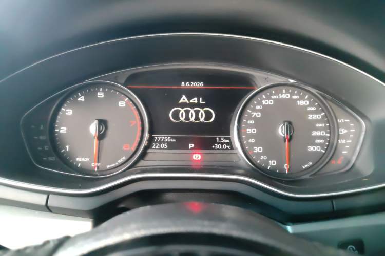 Used Audi A4L 2019 40 TFSI Ambition China VI Odometer Close Up
