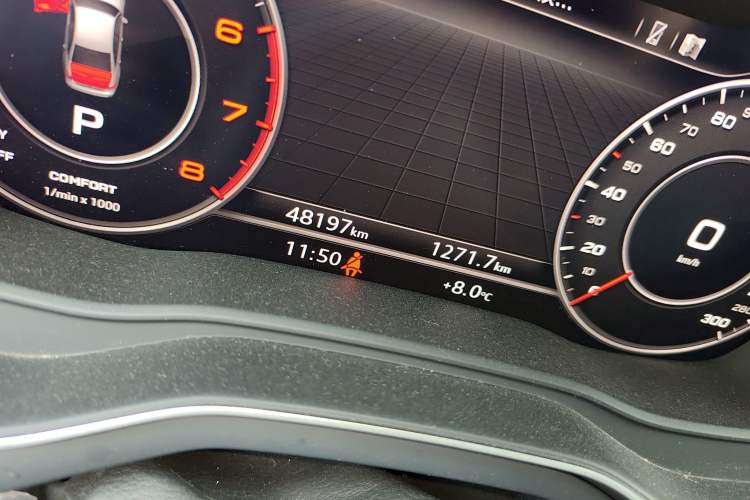 Used Audi A4L 2019 40 TFSI Fashion Version China V Odometer Close Up