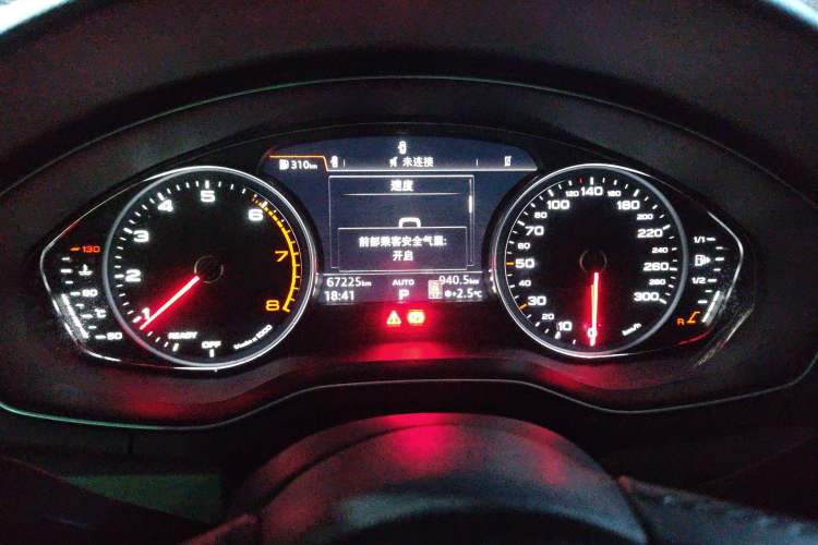 Used Audi A4L 2019 40 TFSI Ambition China VI Odometer Close Up