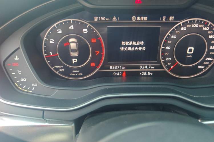 Used Audi A4L 2019 40 TFSI Fashion Edition China VI Emission Standard Odometer Close Up