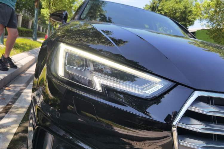 Used Audi A4L 2019 40 TFSI Fashion Edition China VI Emission Standard Right Front Headlight