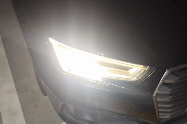 Used Audi A4L 2019 40 TFSI Fashion Edition China VI Emission Standard Right Front Headlight