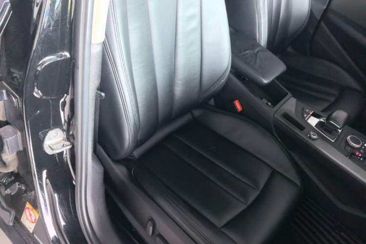 Used Audi A4L 2019 40 TFSI Ambition China VI Right Front Seat