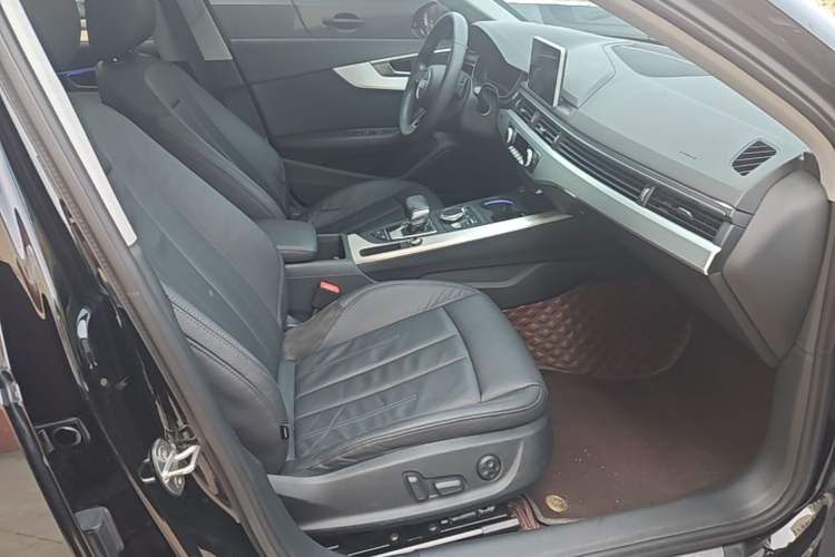 Used Audi A4L 2019 40 TFSI Fashion Edition China VI Emission Standard Right Front Seat