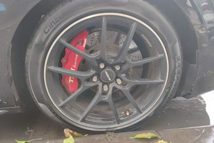 Used Audi A4L 2019 40 TFSI Sporty Version China VI Right Front Wheel Hub