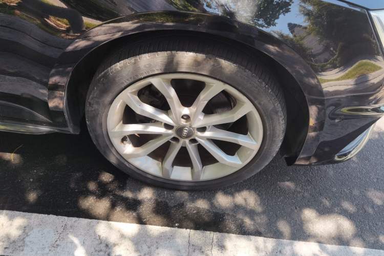 Used Audi A4L 2019 40 TFSI Fashion Edition China VI Emission Standard Right Front Wheel Hub