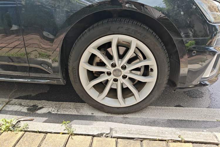 Used Audi A4L 2019 40 TFSI Fashion Edition China VI Emission Standard Right Front Wheel Hub