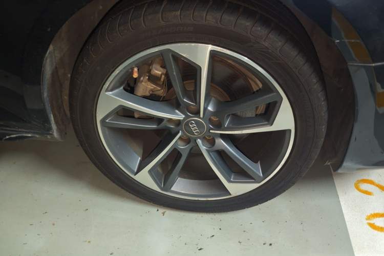 Used Audi A4L 2019 40 TFSI Fashion Edition China VI Emission Standard Right Front Wheel Hub