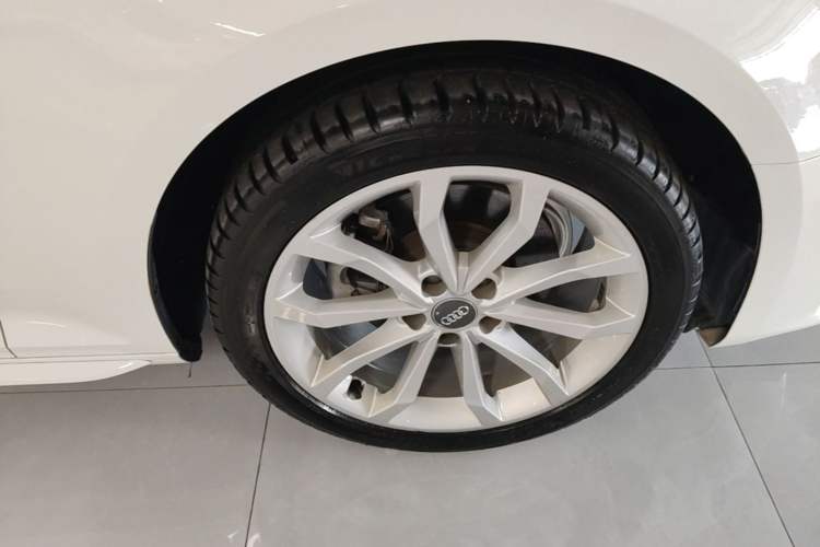 Used Audi A4L 2019 40 TFSI Fashion Edition China VI Emission Standard Right Front Wheel Hub