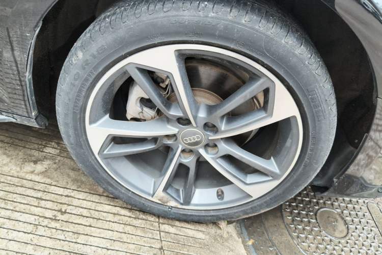 Used Audi A4L 2019 40 TFSI Fashion Edition China VI Emission Standard Right Front Wheel Hub