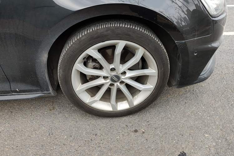 Used Audi A4L 2019 40 TFSI Fashion Version China V Right Front Wheel Hub