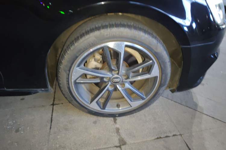 Used Audi A4L 2019 40 TFSI Ambition China VI Right Front Wheel Hub