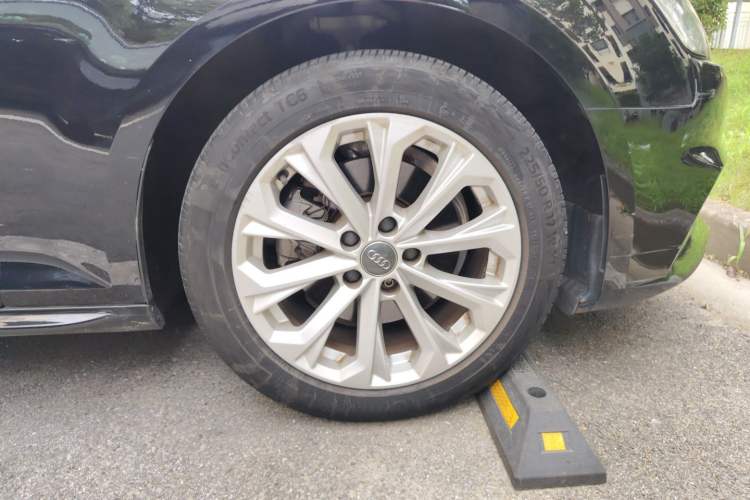 Used Audi A4L 2019 40 TFSI Ambition China VI Right Front Wheel Hub