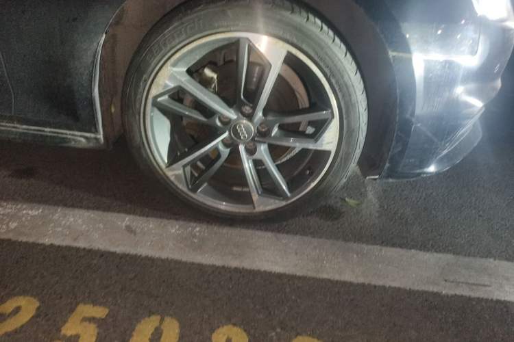 Used Audi A4L 2019 40 TFSI Ambition China VI Right Front Wheel Hub