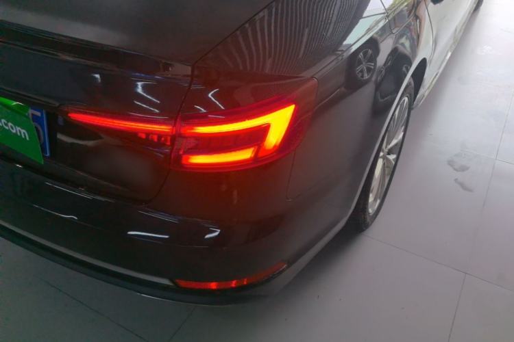 Used Audi A4L 2019 40 TFSI Ambition China VI Right Rear Taillight