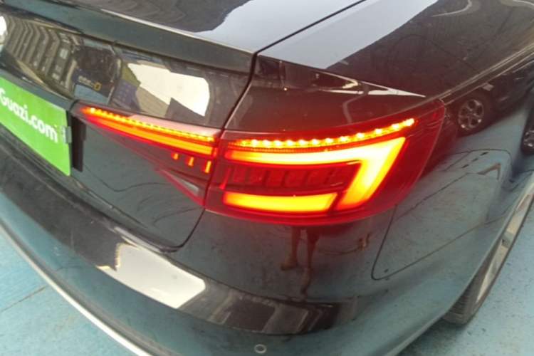 Used Audi A4L 2019 40 TFSI Fashion Version China V Right Rear Taillight