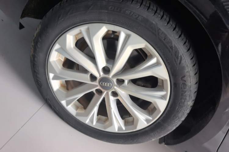 Used Audi A4L 2019 40 TFSI Ambition China VI Right Rear Wheel Hub