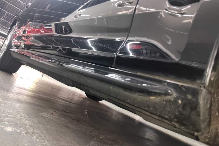 Used Audi A4L 2019 40 TFSI Fashion Edition China VI Emission Standard Right Side Sill