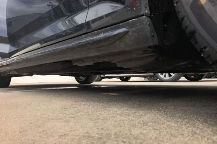 Used Audi A4L 2019 40 TFSI Fashion Edition China VI Emission Standard Right Side Sill