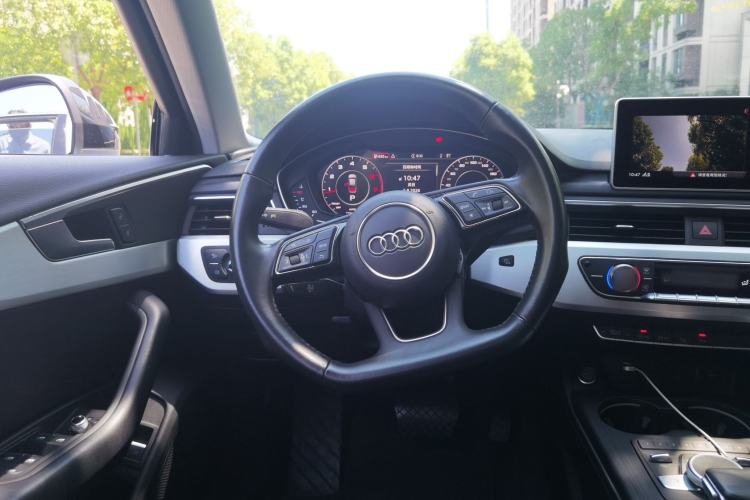 Used Audi A4L 2019 40 TFSI Fashion Edition China VI Emission Standard Steering Wheel