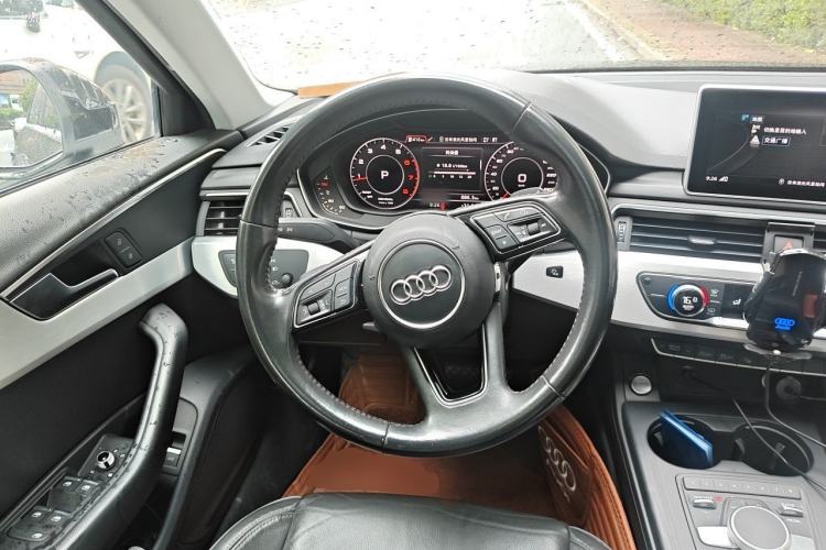 Used Audi A4L 2019 40 TFSI Fashion Edition China VI Emission Standard Steering Wheel