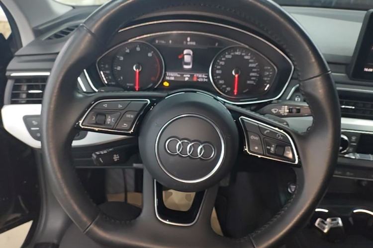 Used Audi A4L 2019 45 TFSI quattro Individual Sport Edition China VI Steering Wheel