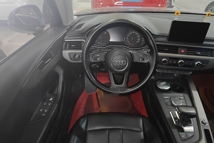 Used Audi A4L 2019 40 TFSI Ambition China VI Steering Wheel