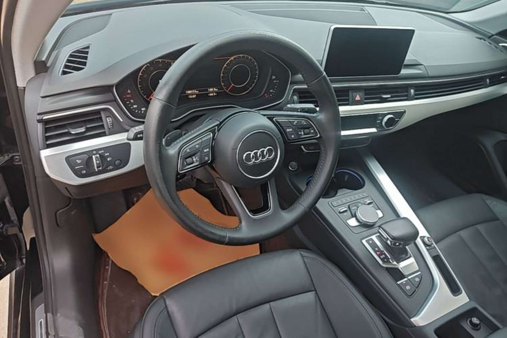 Used Audi A4L 2019 40 TFSI Fashion Edition China VI Emission Standard Steering Wheel