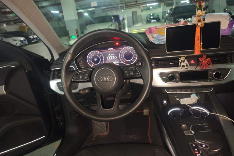 Used Audi A4L 2019 40 TFSI Fashion Edition China VI Emission Standard Steering Wheel