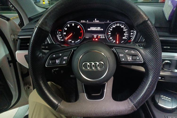 Used Audi A4L 2019 45 TFSI quattro Individual Sport Edition China V Steering Wheel