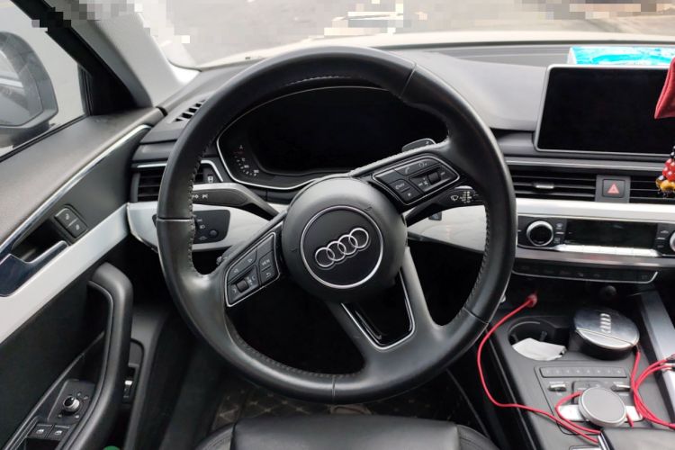 Used Audi A4L 2019 40 TFSI Fashion Version China V Steering Wheel