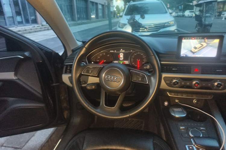 Used Audi A4L 2019 40 TFSI Ambition China VI Steering Wheel