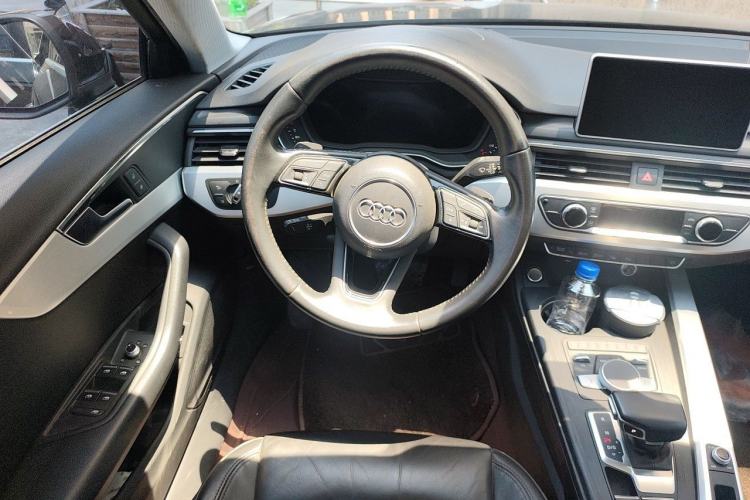 Used Audi A4L 2019 40 TFSI Fashion Edition China VI Emission Standard Steering Wheel