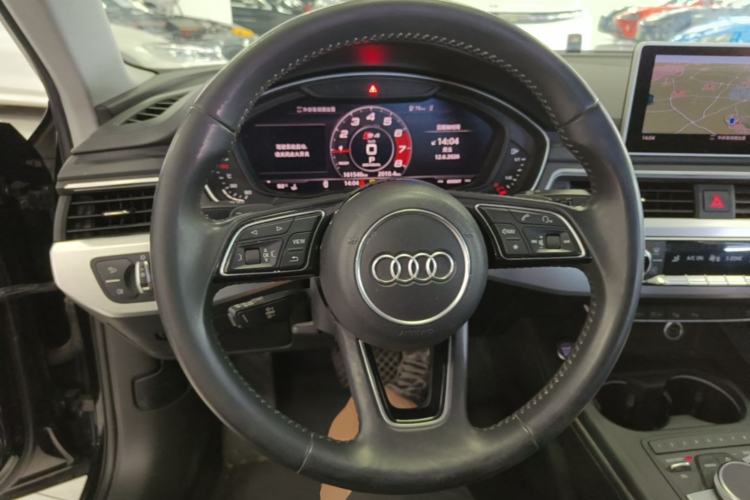 Used Audi A4L 2019 40 TFSI Fashion Edition China VI Emission Standard Steering Wheel