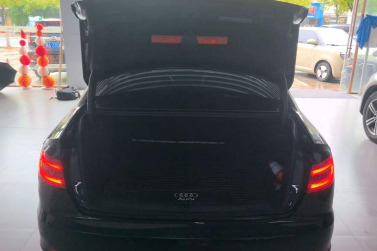 Used Audi A4L 2019 40 TFSI Ambition China VI Trunk