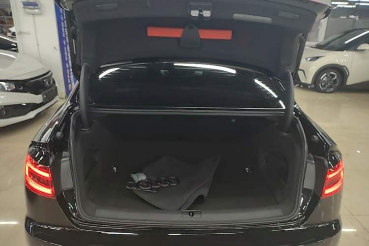 Used Audi A4L 2019 45 TFSI quattro Individual Sport Edition China VI Trunk