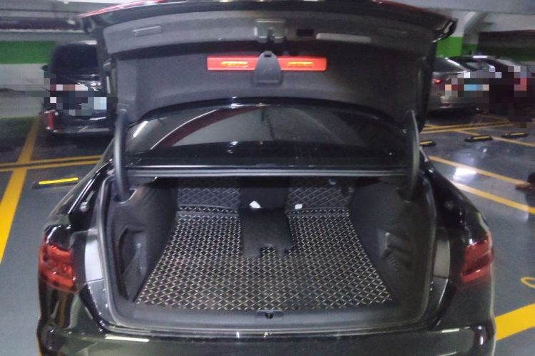 Used Audi A4L 2019 40 TFSI Fashion Edition China VI Emission Standard Trunk