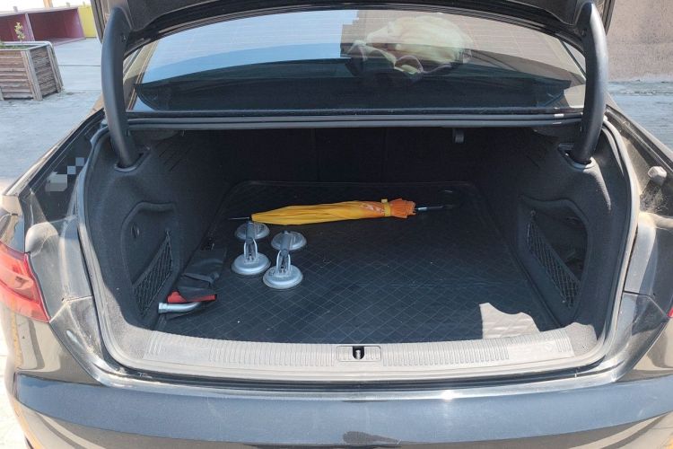 Used Audi A4L 2019 40 TFSI Fashion Edition China VI Emission Standard Trunk