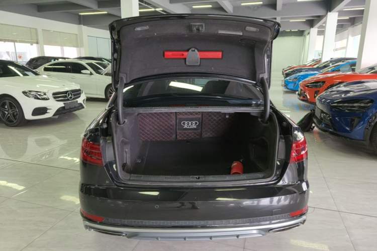 Used Audi A4L 2019 40 TFSI Fashion Edition China VI Emission Standard Trunk