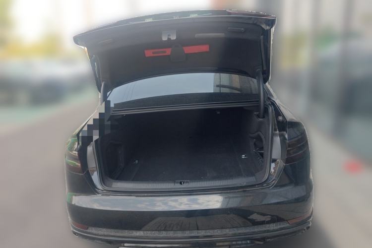 Used Audi A4L 2019 40 TFSI Fashion Edition China VI Emission Standard Trunk