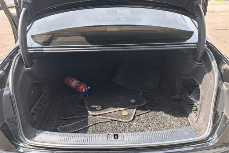 Used Audi A4L 2019 40 TFSI Fashion Edition China VI Emission Standard Trunk